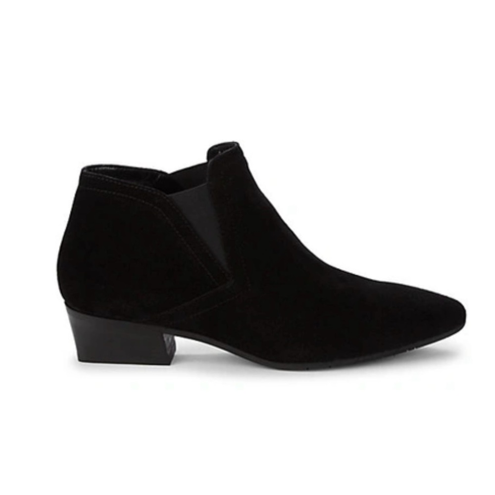 Women’s Floella black Suede Ankle Boots by Aquatalia. Size 40 (10 US)